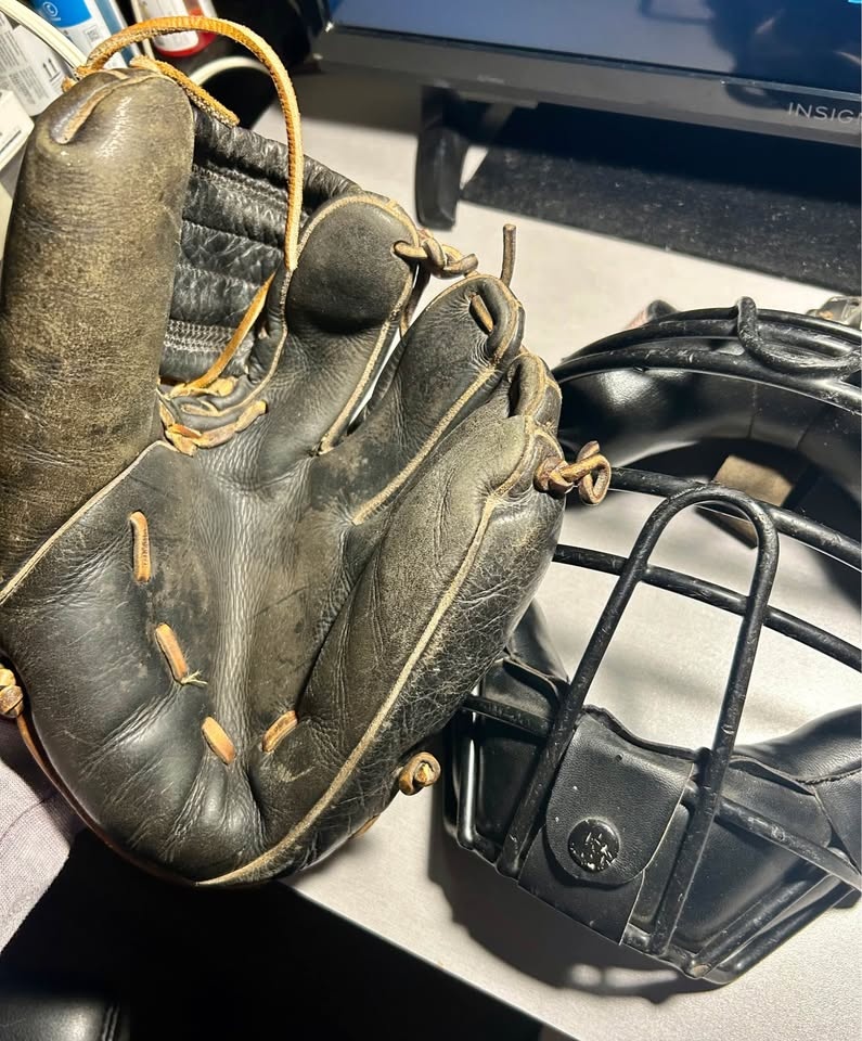 Vintage Cooper Weeks Catcher’s Mitt & Face Mask – Adult Baseball - photo 3