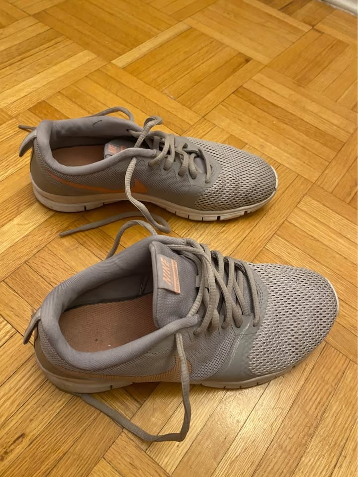 Women’s Nike sneakers - photo 3