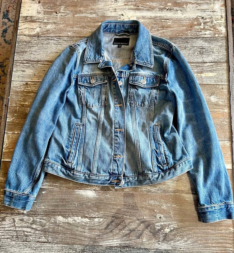Banana Republic Women's Classic Denim Jean Jacket - Size L