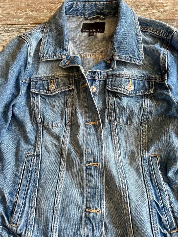 Banana Republic Women's Classic Denim Jean Jacket - Size L - photo 2