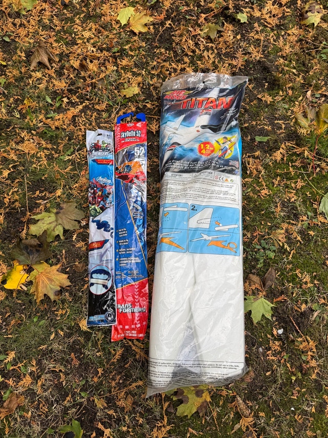Air Hogs TITAN High Flying Stunt Glider and Kites