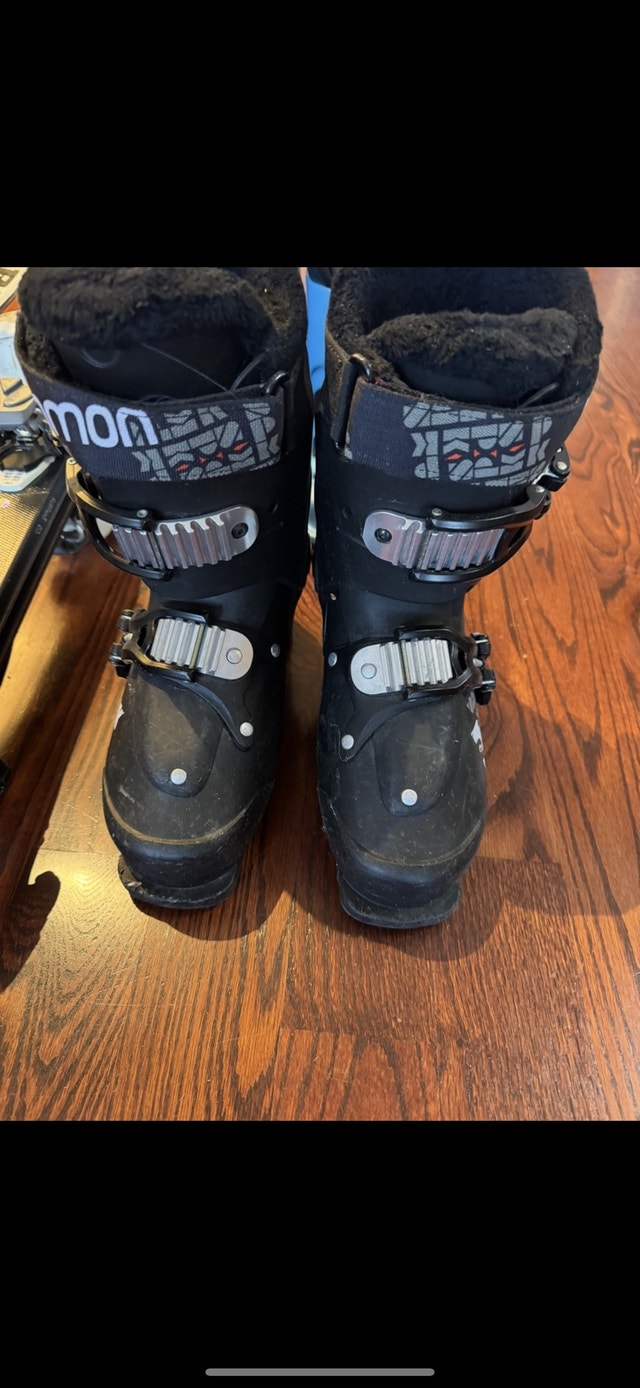 Salomon Ski Boots & Atomic Skis - Junior Sizes - photo 2