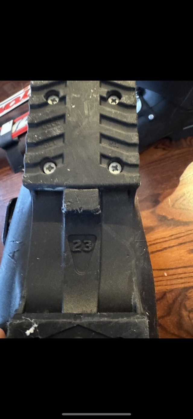 Salomon Ski Boots & Atomic Skis - Junior Sizes - photo 3