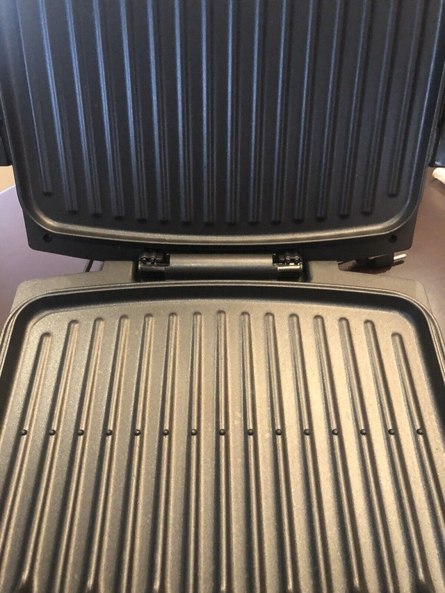 George Foreman Grilling Machine - photo 2