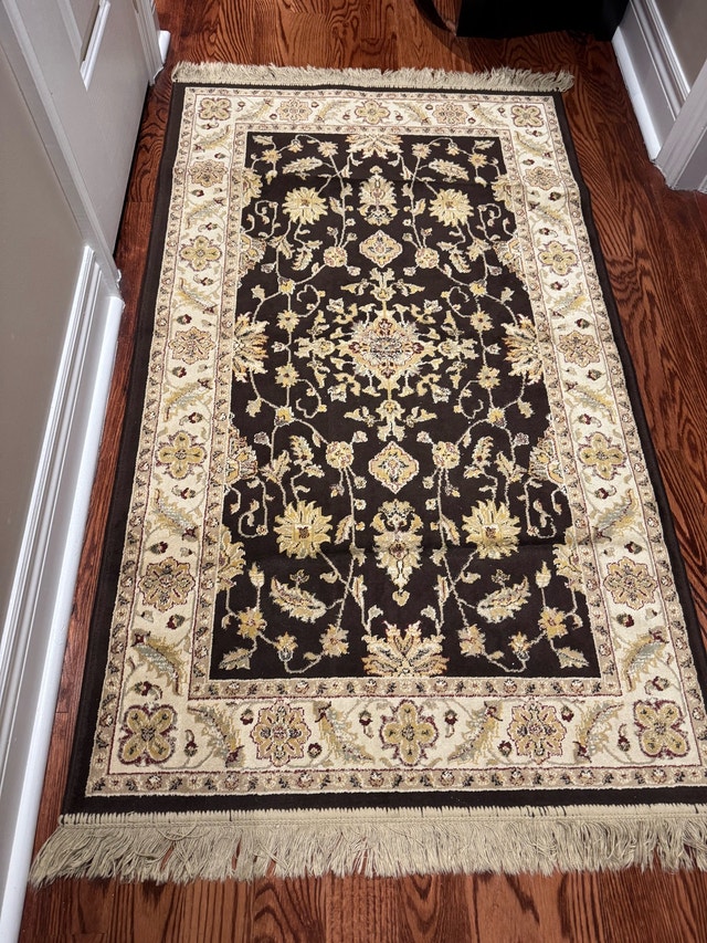 Area Rugs/Runners 3’x5’