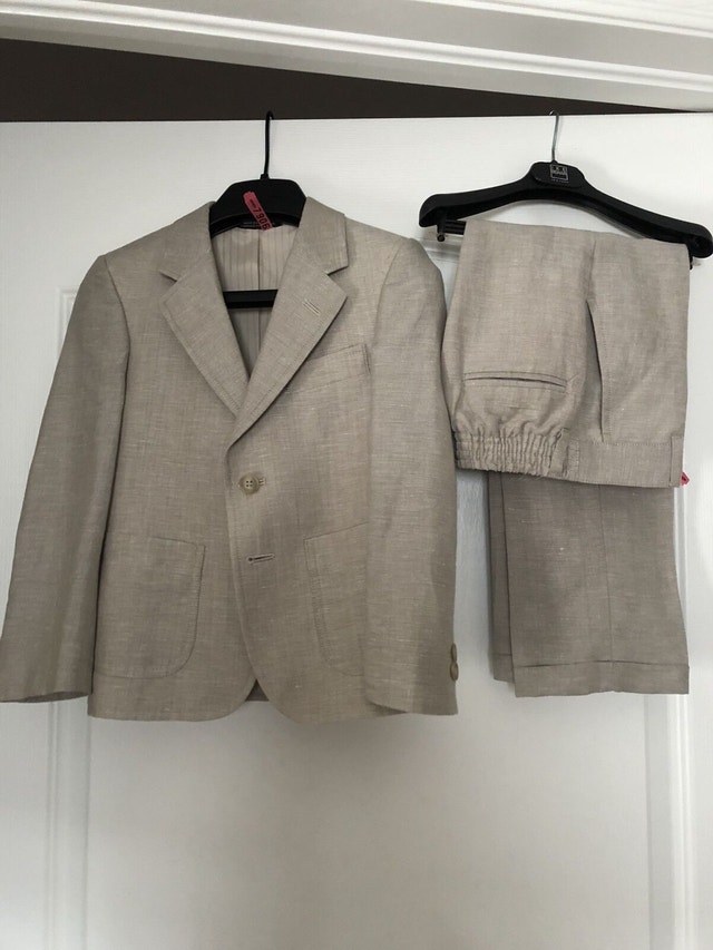 Boy’s suit - size 5