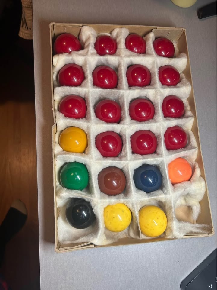 Vintage Made in England Pool Ball Set - photo 2