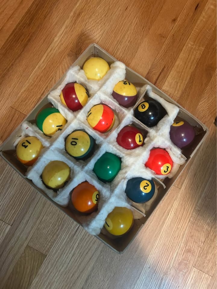 Vintage Made in England Pool Ball Set - photo 4
