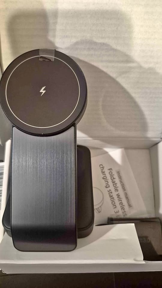 Foldable Wireless Charging Station 3-in-1 - photo 2