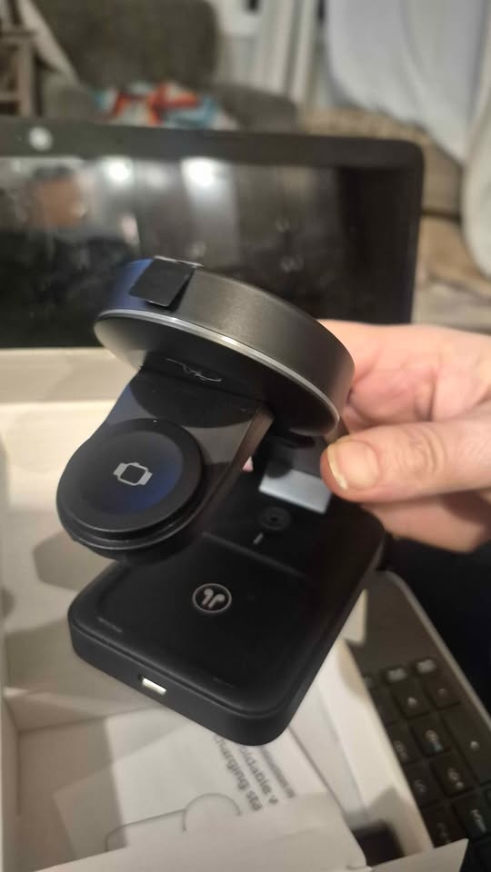 Foldable Wireless Charging Station 3-in-1 - photo 3