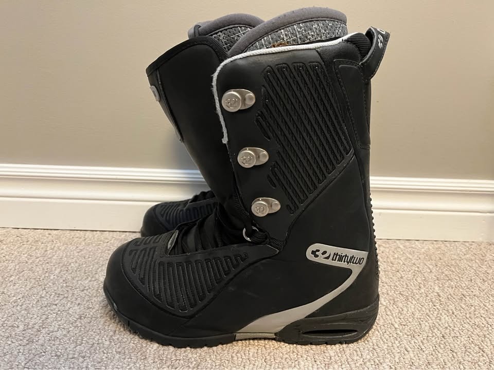 Thirty Two Snowboard Boots - Men's Size 9.5 - photo 3