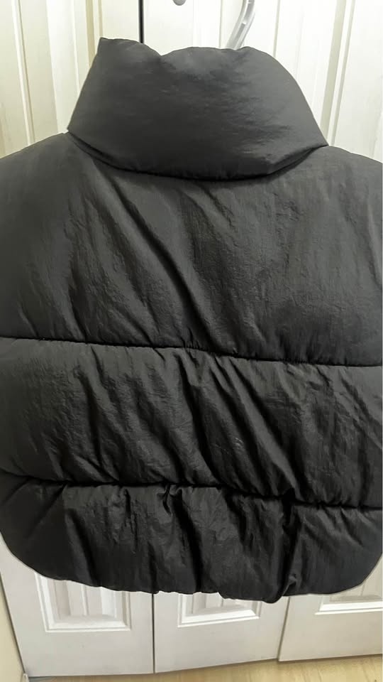 H&M Women's Puffer Vest Lightweight & Warm Size S - photo 3