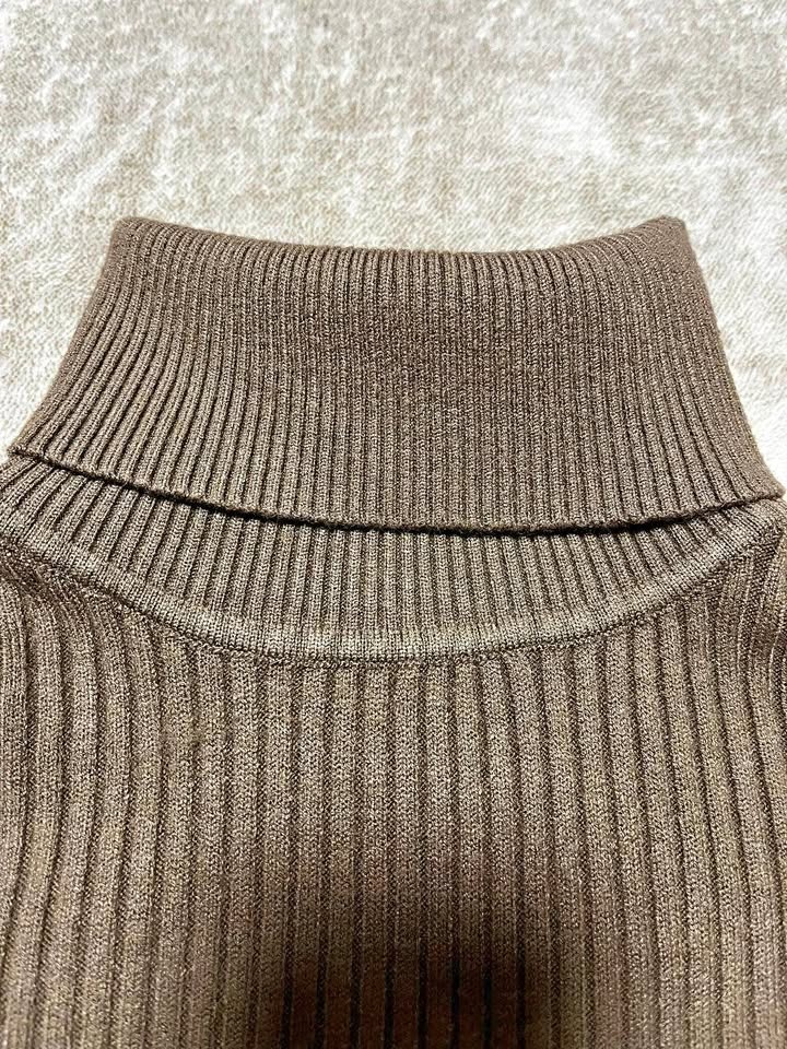 Brown Knit Turtleneck Sweater – Warm & Cozy | Long Sleeve Size S