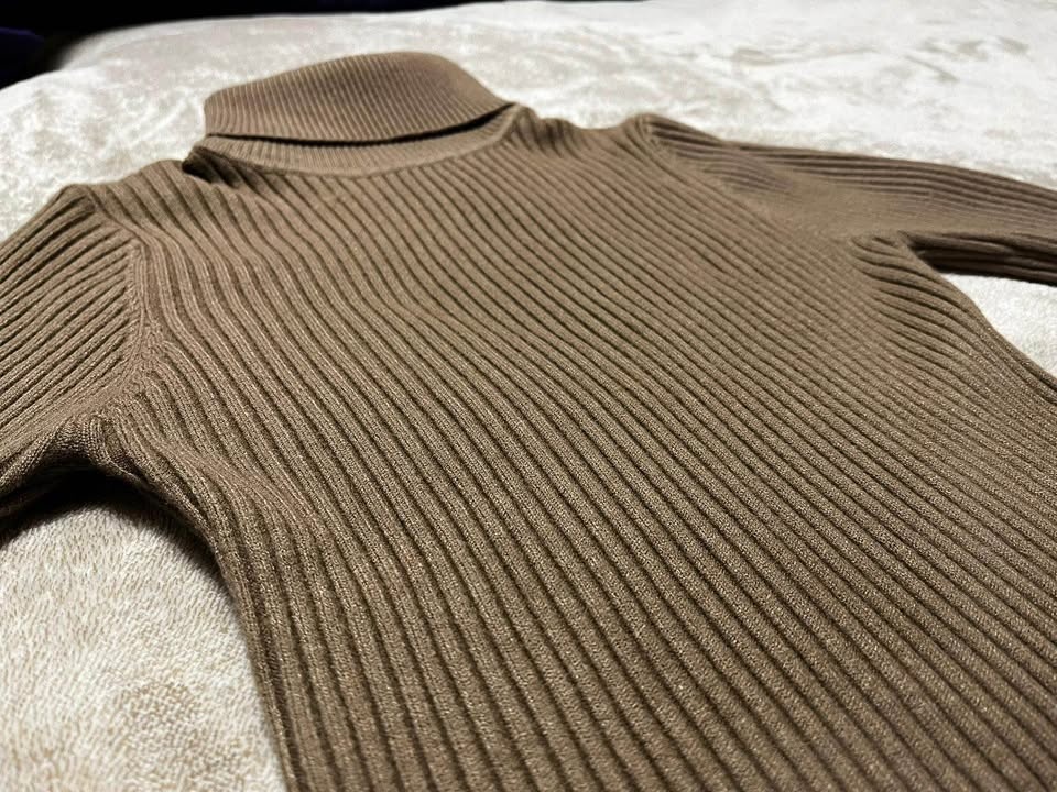 Brown Knit Turtleneck Sweater – Warm & Cozy | Long Sleeve Size S - photo 2