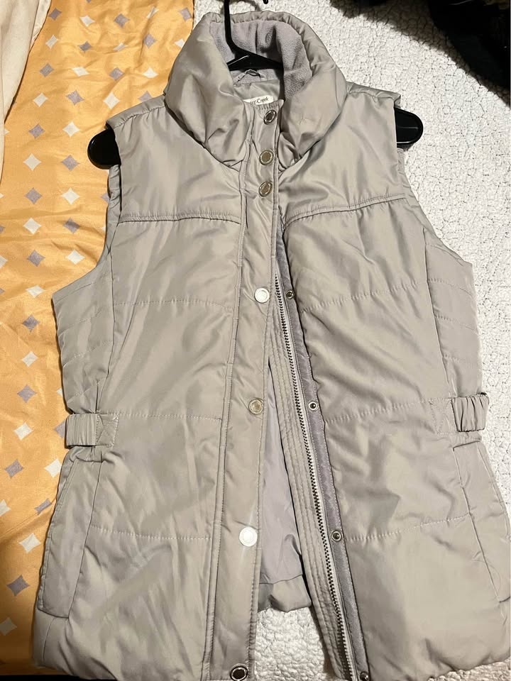 Grey Puffer Vest Women – Lightweight & Warm | Size L | Good Cond