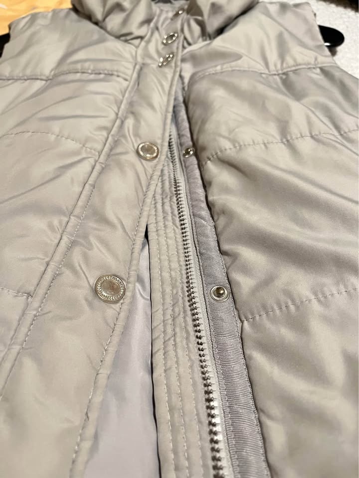 Grey Puffer Vest Women – Lightweight & Warm | Size L | Good Cond - photo 2
