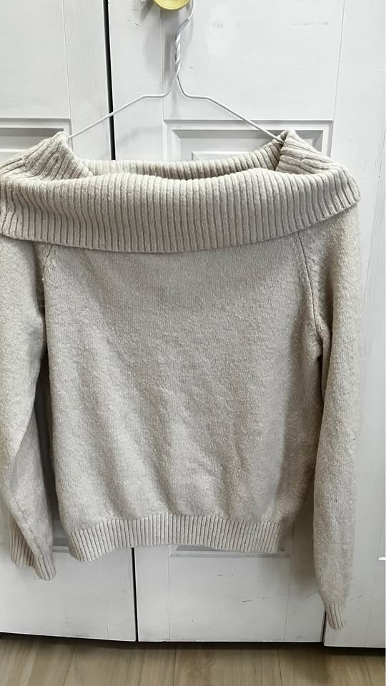 H&M Women’s White Sweater – Soft & Cozy Knit Size S–M - photo 2