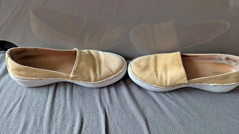 Women's Slip On Sneakers Size 8 US