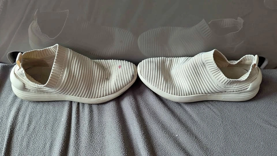 Women's slip ons Size 8 US
