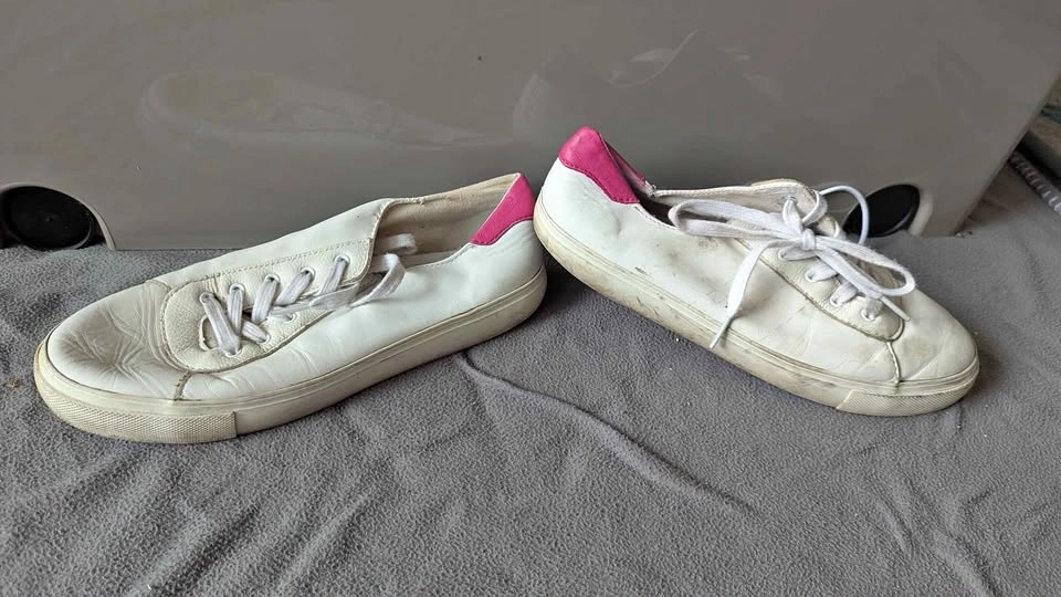 Women's Shoe Size 9 US