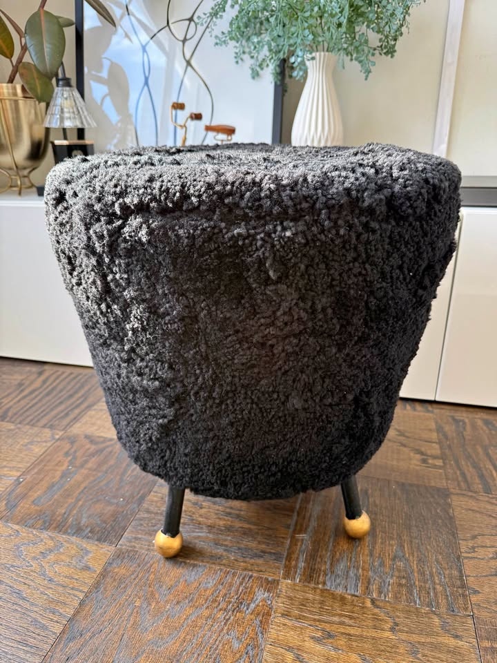 Sheepskin Ottoman - Black