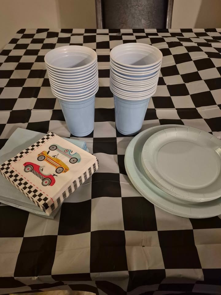 "Two Fast" Birthday Decorations - photo 3