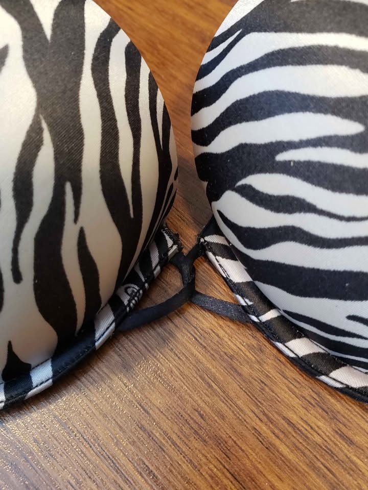 Victoria's Secret Bombshell Add-2-Cups Zebra Print Bra 36C - photo 3
