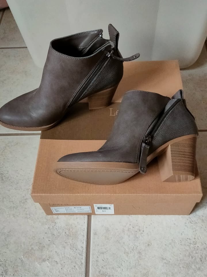 Double-zip Booties - photo 2