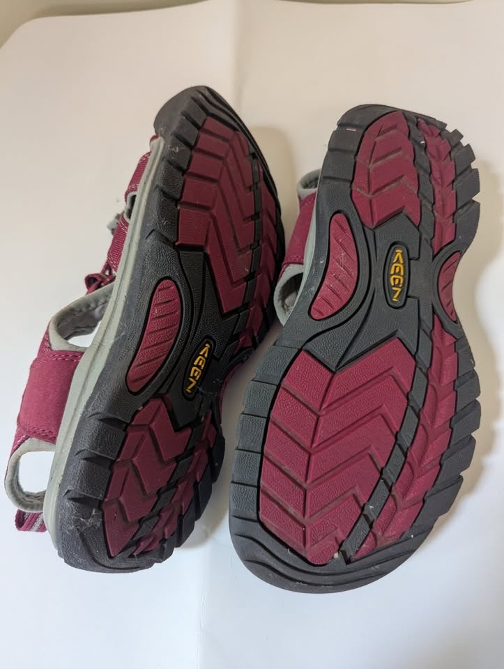 Keen Women’s Sandals Size 6.5 - photo 2