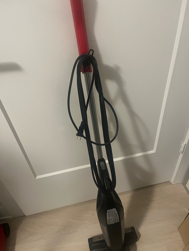 Dirt Devil Vacuum - photo 2