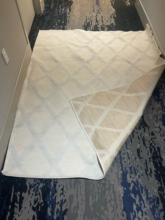 8x10 Geometric Area Rug - Good Condition - photo 3