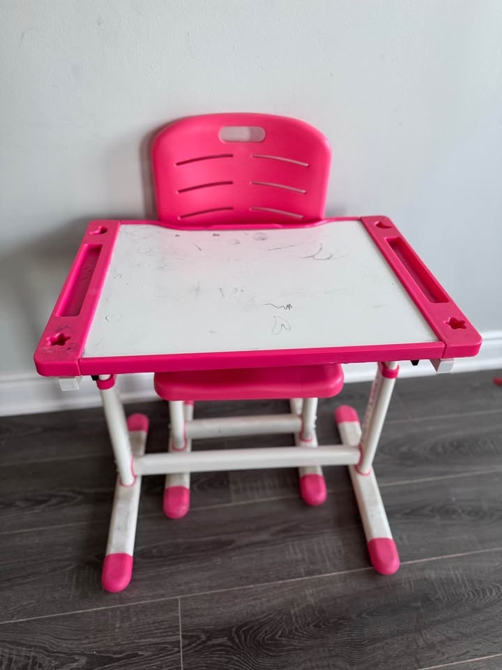 Kids study table with chair $50 - photo 4