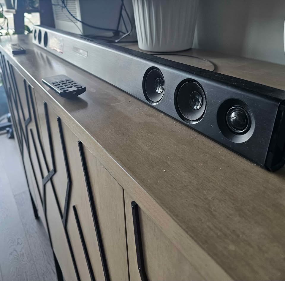 LG 2.1ch 300W Sound Bar with Wireless Subwoofer & Bluetooth - photo 2