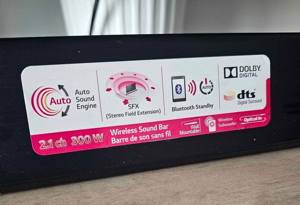 LG 2.1ch 300W Sound Bar with Wireless Subwoofer & Bluetooth - photo 4