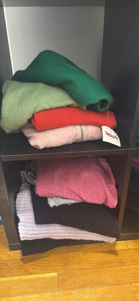 Bulk clothes! Cheap sale! TODAY ONLY Hells Kitchen - photo 3