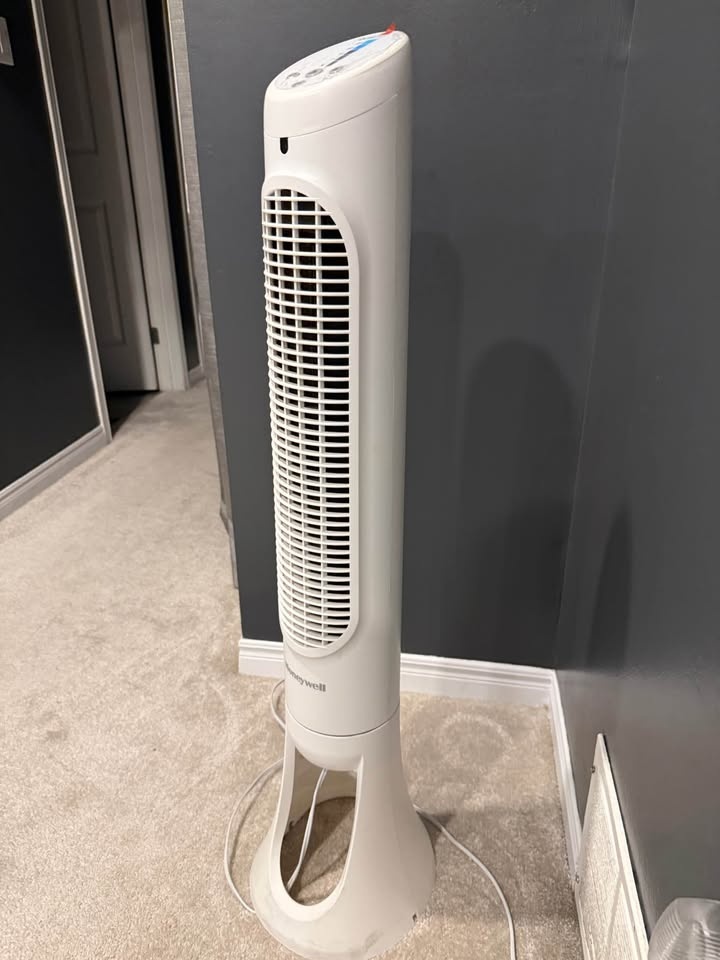 Portable Tower fan. - photo 2