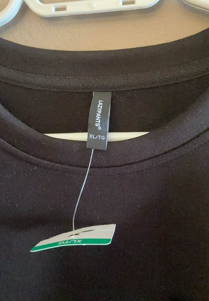 Woman’s XL Sweatshirt - photo 2