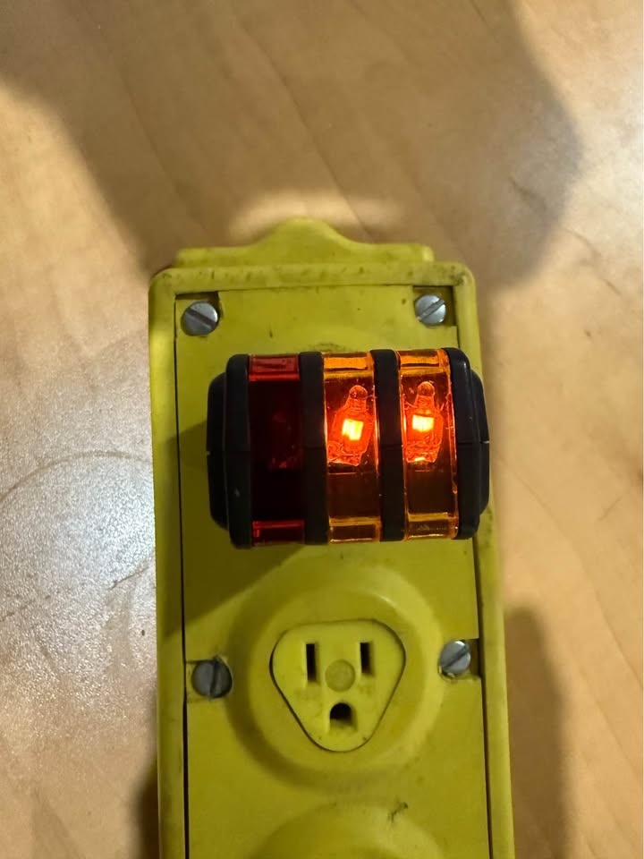 Woodhead Industrial Portable Outlet Box - photo 3