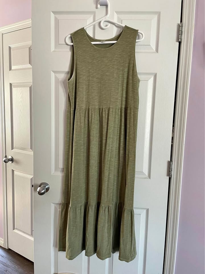 Size Large green long dress