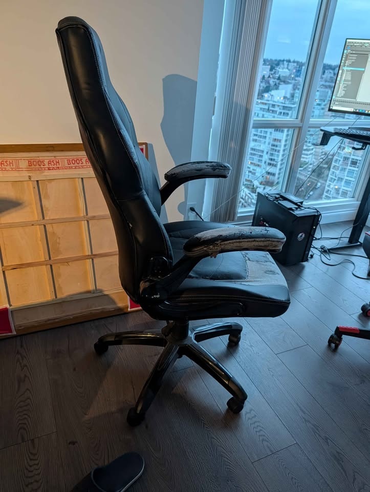 Free Gaming Chair - photo 2