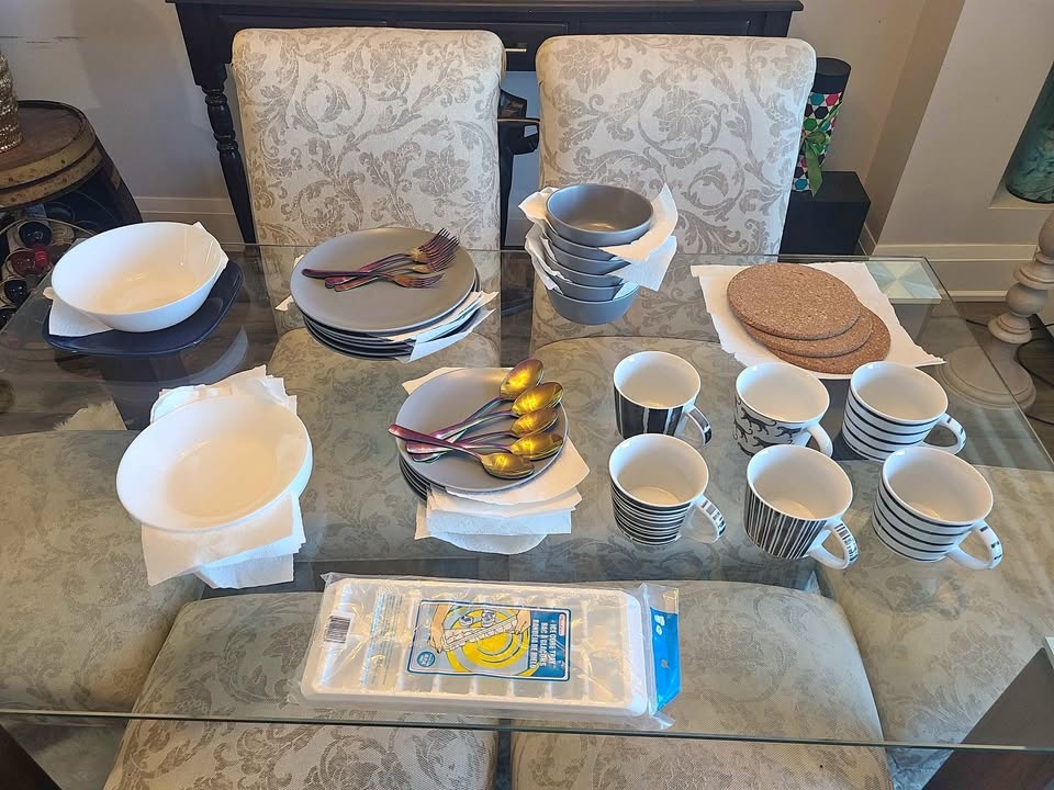 🇨🇦 IKEA Dinnerware set