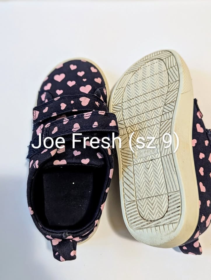 Joe Fresh Toddler Slip-on Sneakers Size 9