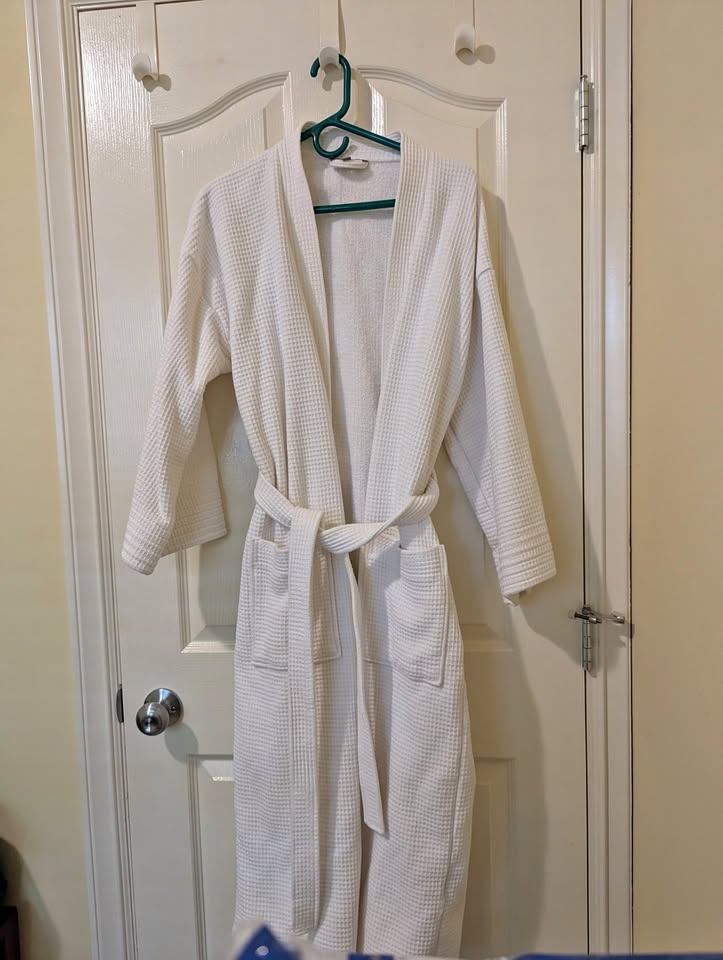 GlucksteinHome White Waffle Bathrobe