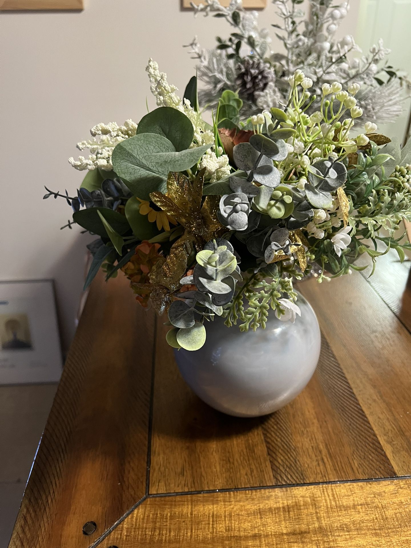 Beautiful Table Centerpiece Vase With Arrangement - photo 2