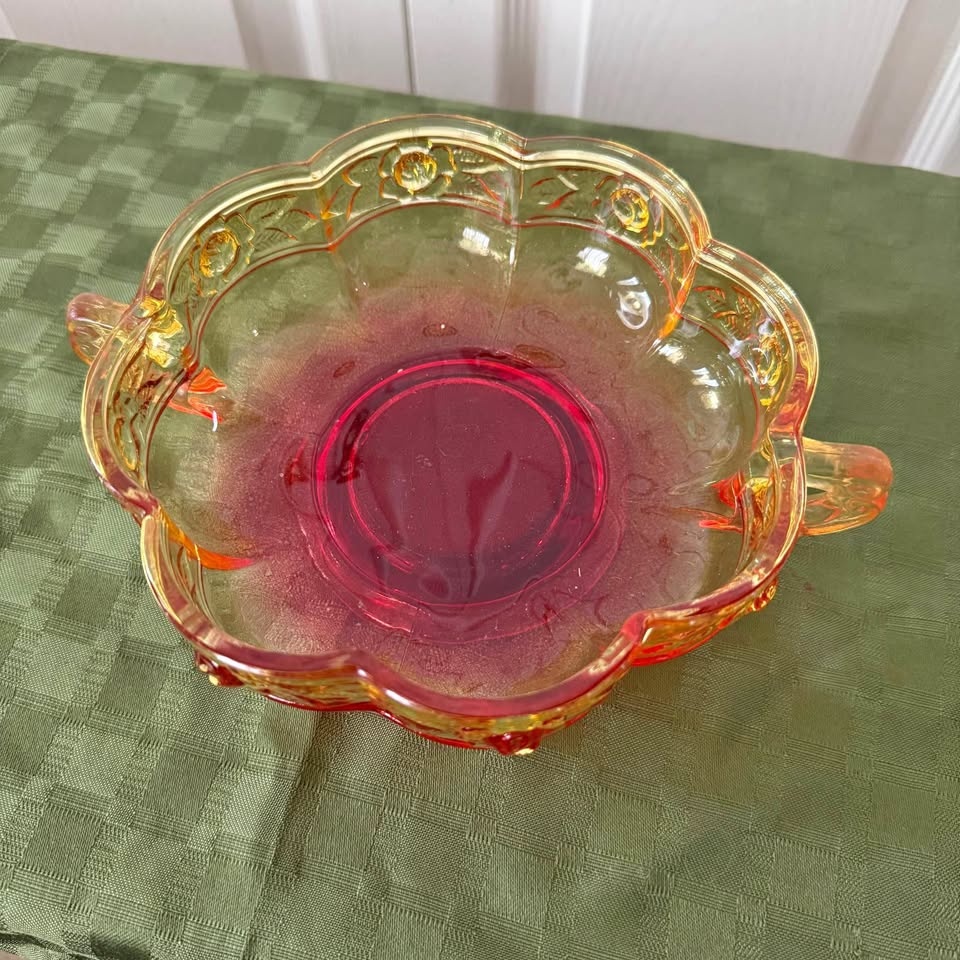 Vintage Jeannette glass carnival bowl with handles.