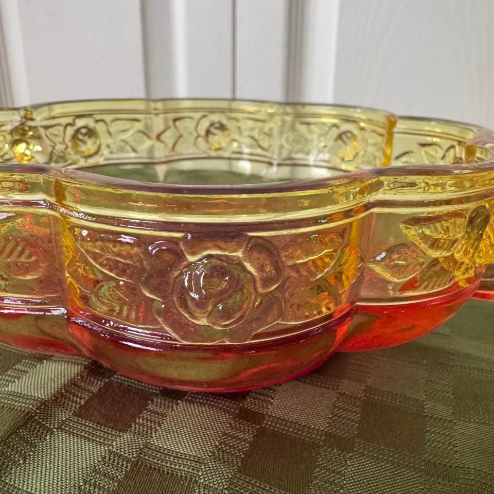 Vintage Jeannette glass carnival bowl with handles. - photo 3