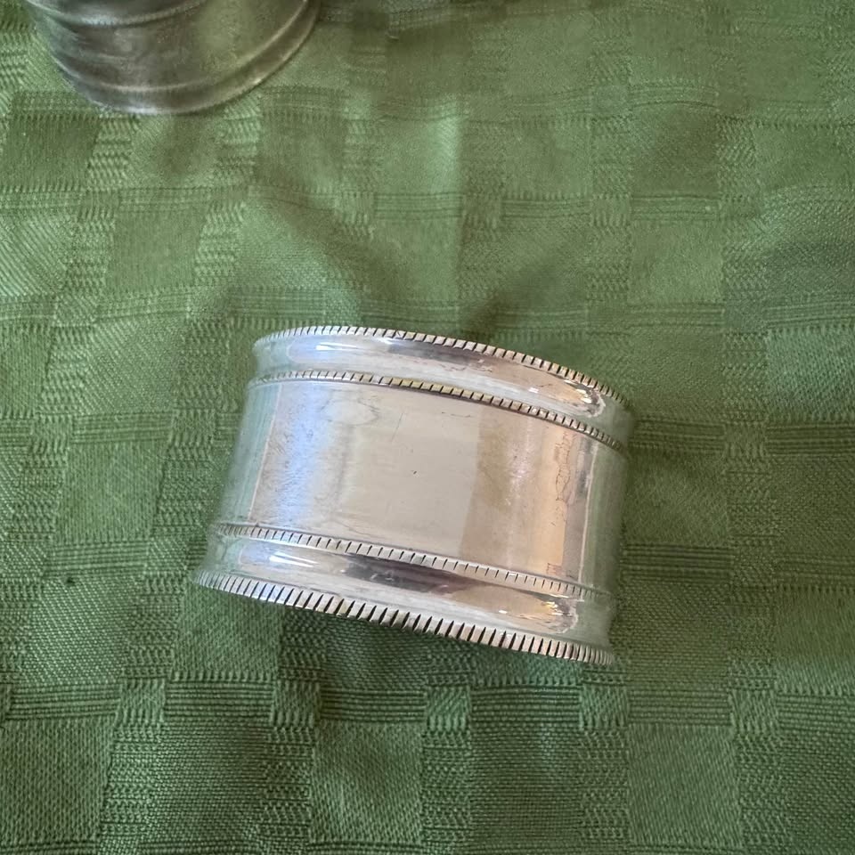 8 Electro Plate Brass Napkin Rings - photo 3