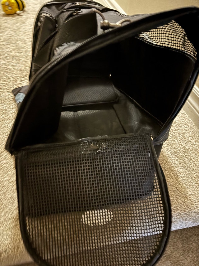 Gently Used Pet Carrier for Cats or Small Dogs - photo 2