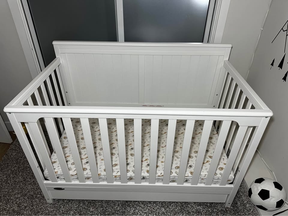 Graco Hadley 4-in-1 Convertible Crib with Drawer & Mattress - photo 2