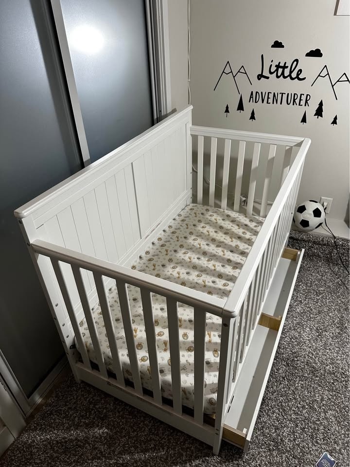 Graco Hadley 4-in-1 Convertible Crib with Drawer & Mattress - photo 3